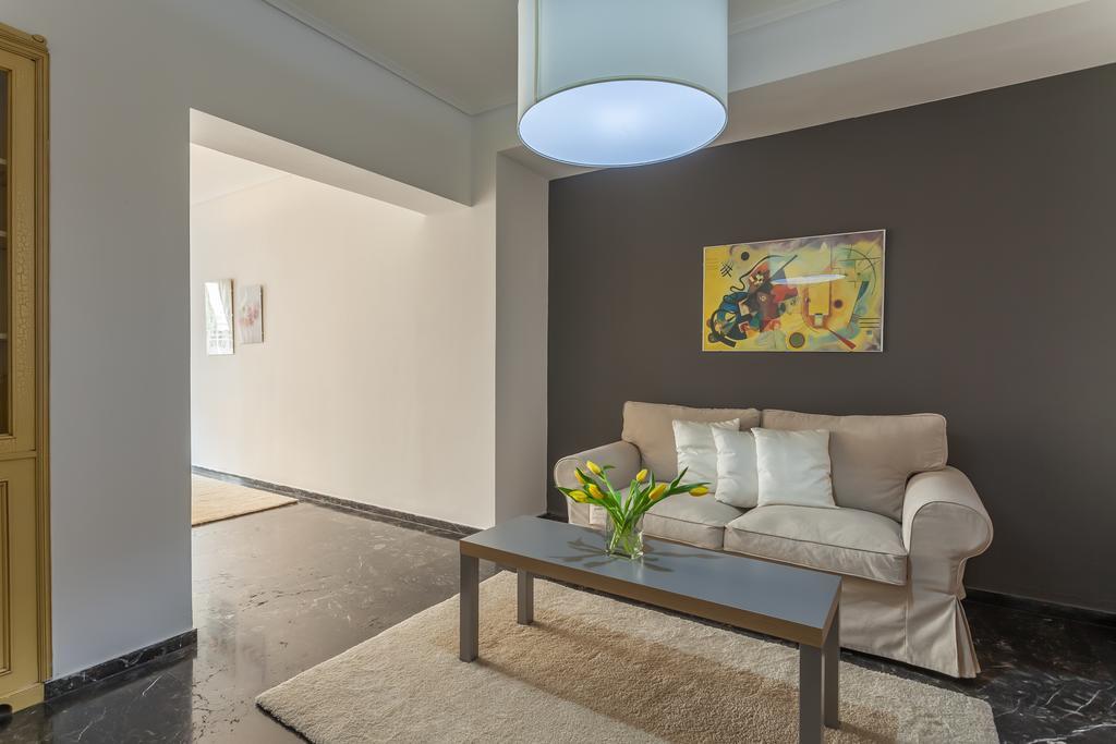 Tranquil Central Apt, Behind Athens Caravel Area Екстериор снимка