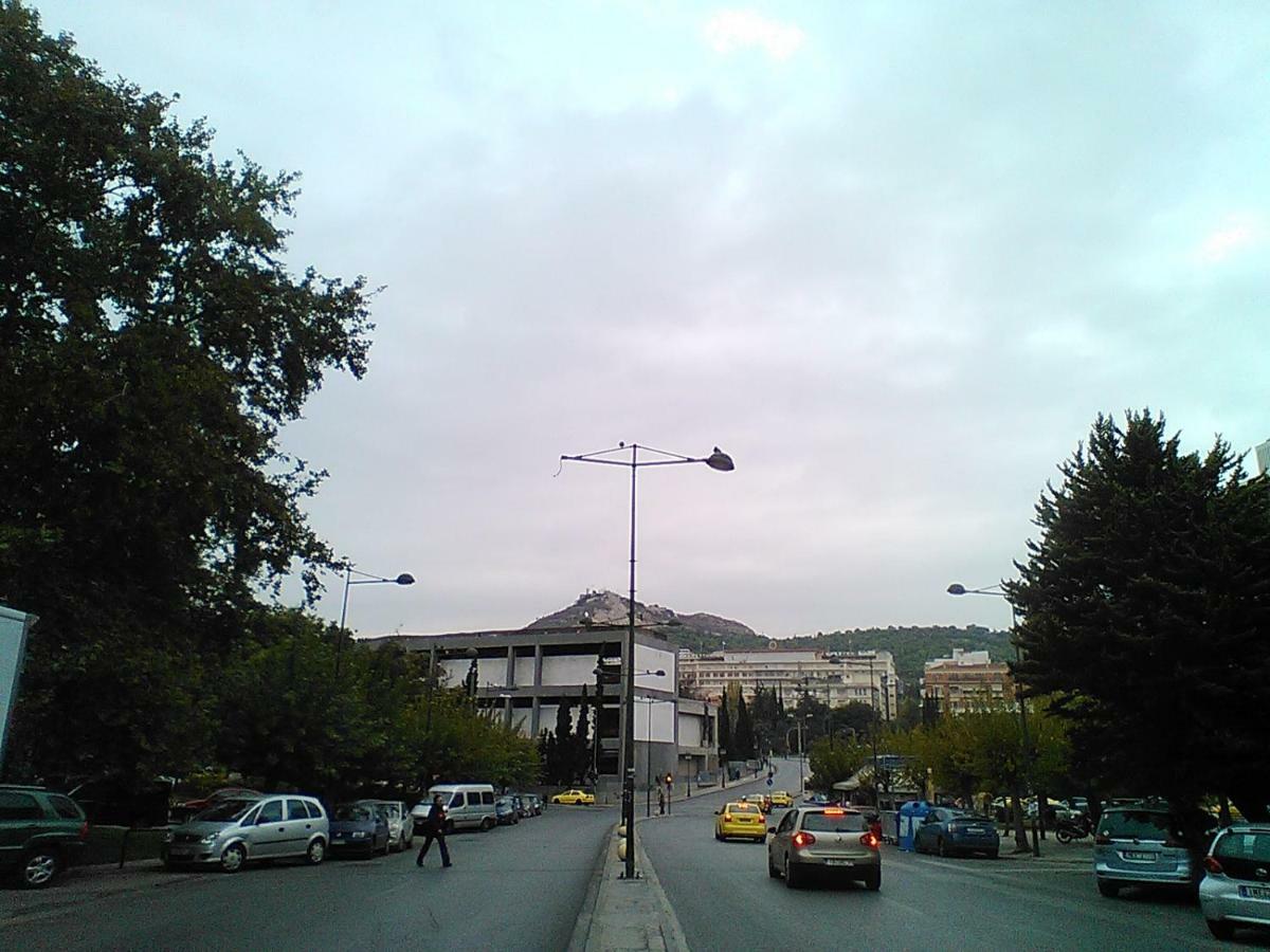 Tranquil Central Apt, Behind Athens Caravel Area Екстериор снимка